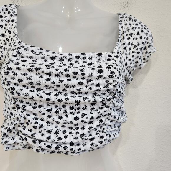 Pac Cares Black White Micro Floral Cropped Blouse Puff Sleeves Ruched Size Small - Picture 4 of 8